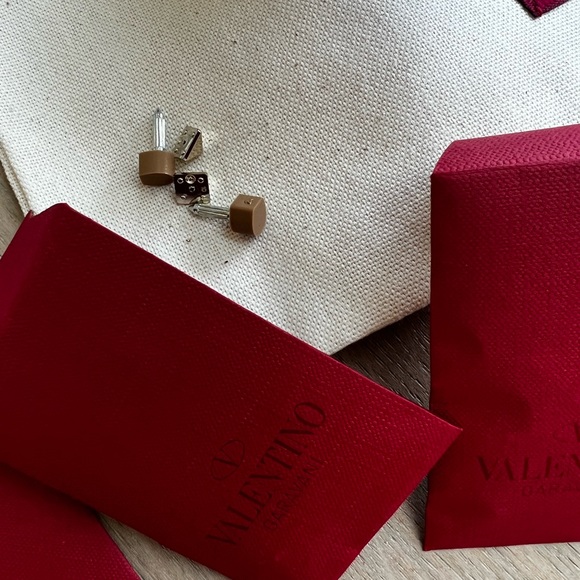 Authentic Valentino rockstud heels with original package included - Picture 9 of 12